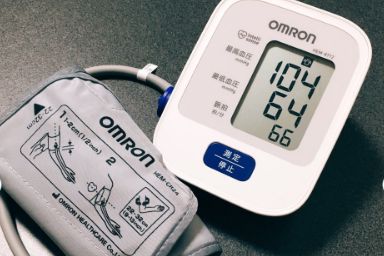 欧姆龙血压计使用方便吗？老人可以自己用吗？-1